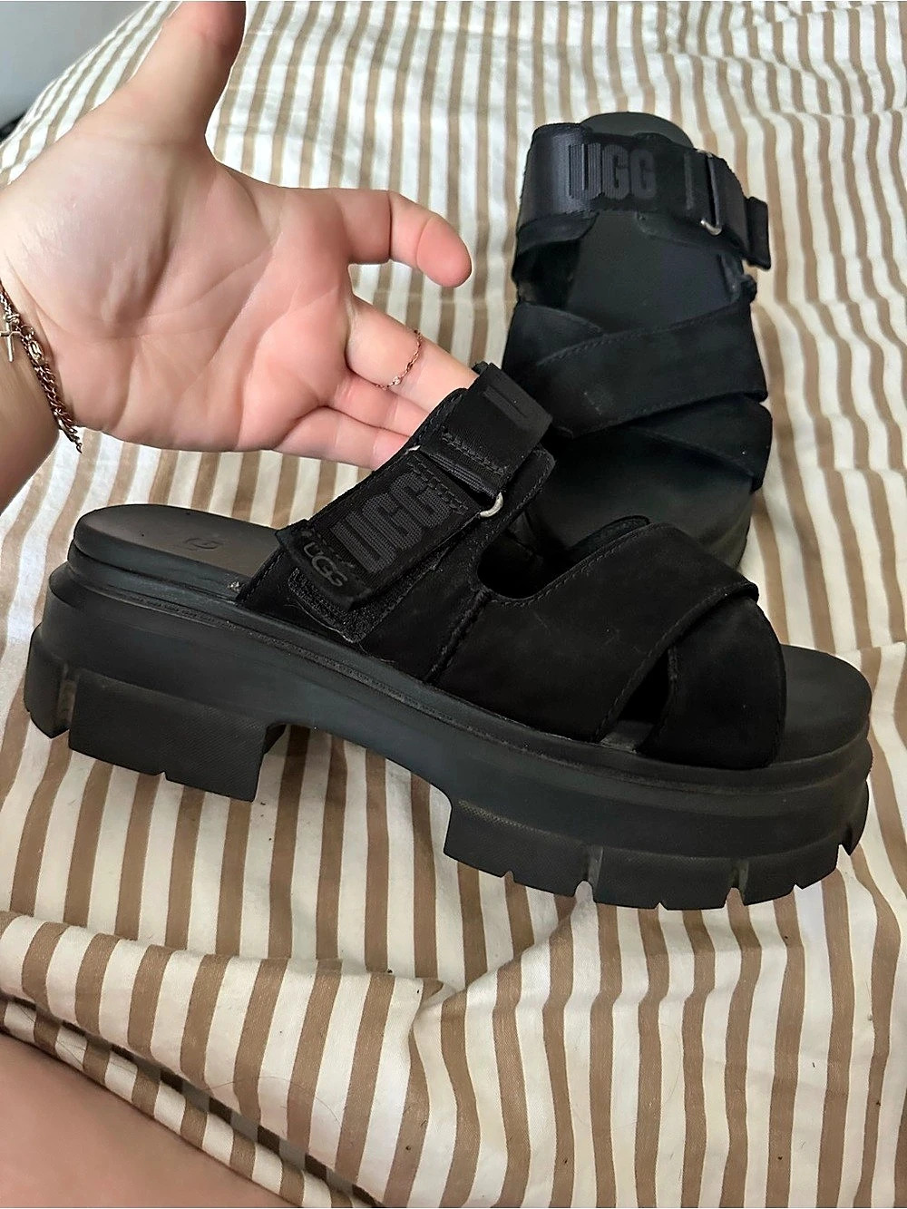 UGG Ashton Slide Sandal Size 9